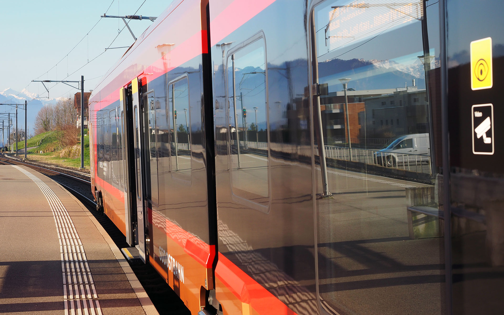 A Südostbahn PE train on the route from St Gallen to Lucerne (photo © hidden europe).