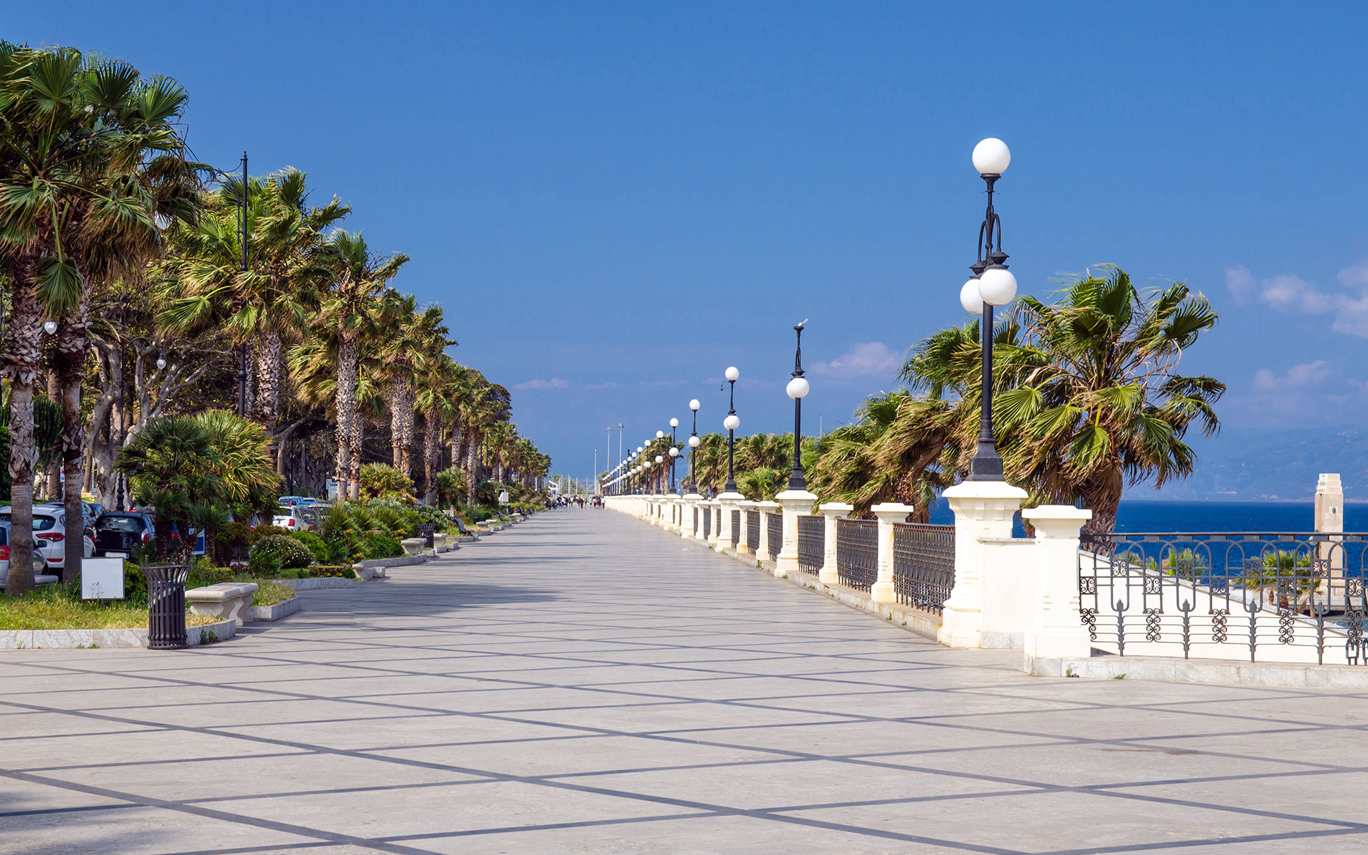 The waterfront promenade at Reggio di Calabria - a town on the toe of mainland Italy which is about to get both fast Frecciarossa and NTV Italo trains to Turin (photo © Antanovich1985 / dreamstime.com).