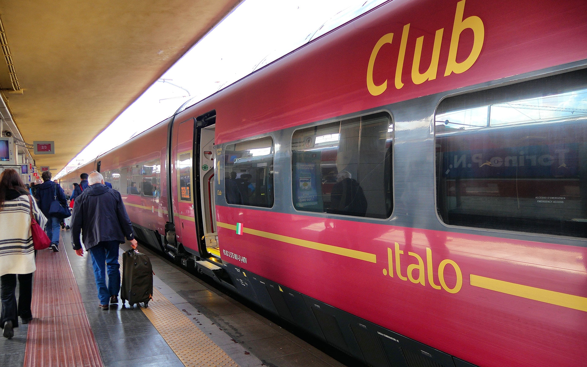 NTV Italo train at Turin station (photo © Antonello Marangi / dreamstime.com).