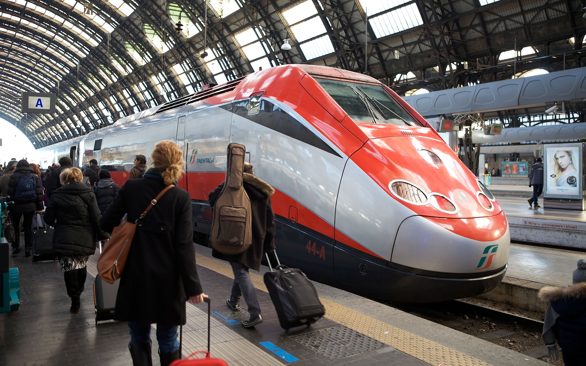Trenitalia's hight-speed Frecciarossa trains offer four travel classes (photo © Antonella865 / dreamstime.com).