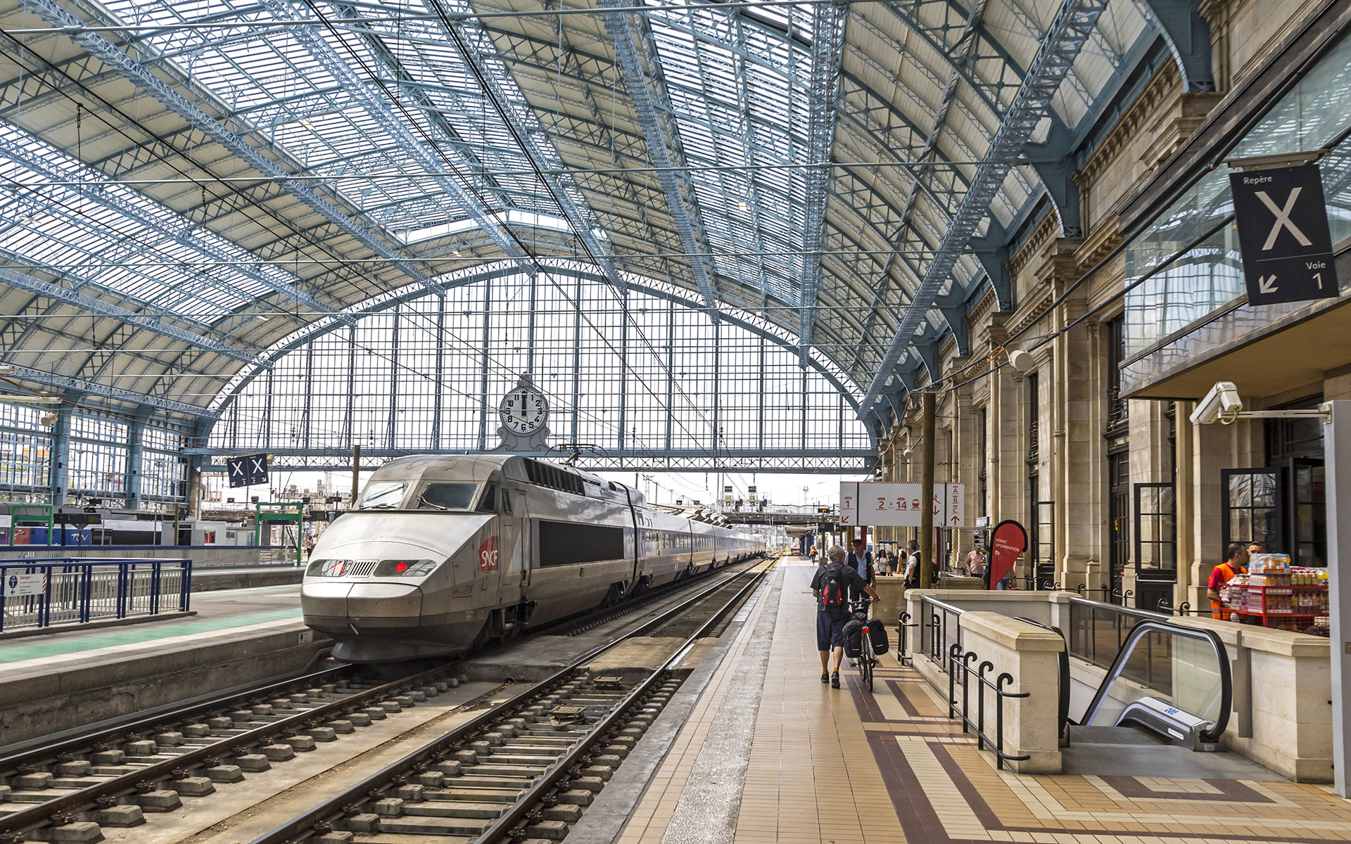 Bordeaux Saint-Jean station is the departure point for direct TGV trains to Germany (photo © Oleksandr Prykhodko / dreamstime.com).